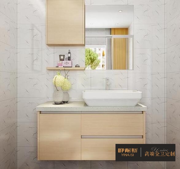 小巧的吊柜，滿足衛(wèi)生間日常收納;設(shè)置隔板，方便洗漱用品擺放。